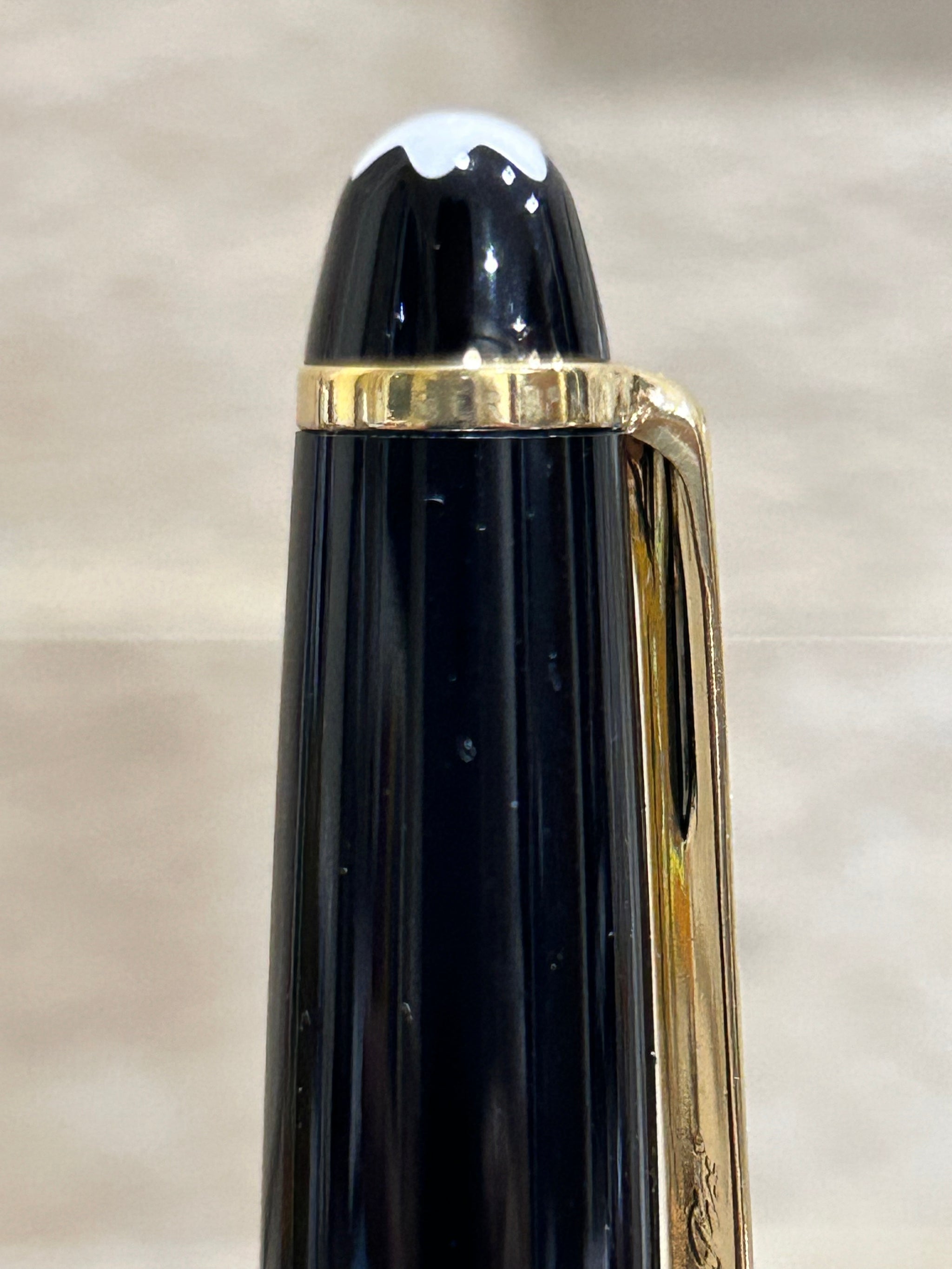 Montblanc 144 Fountain Pen - 14k Gold Medium Nib - Used