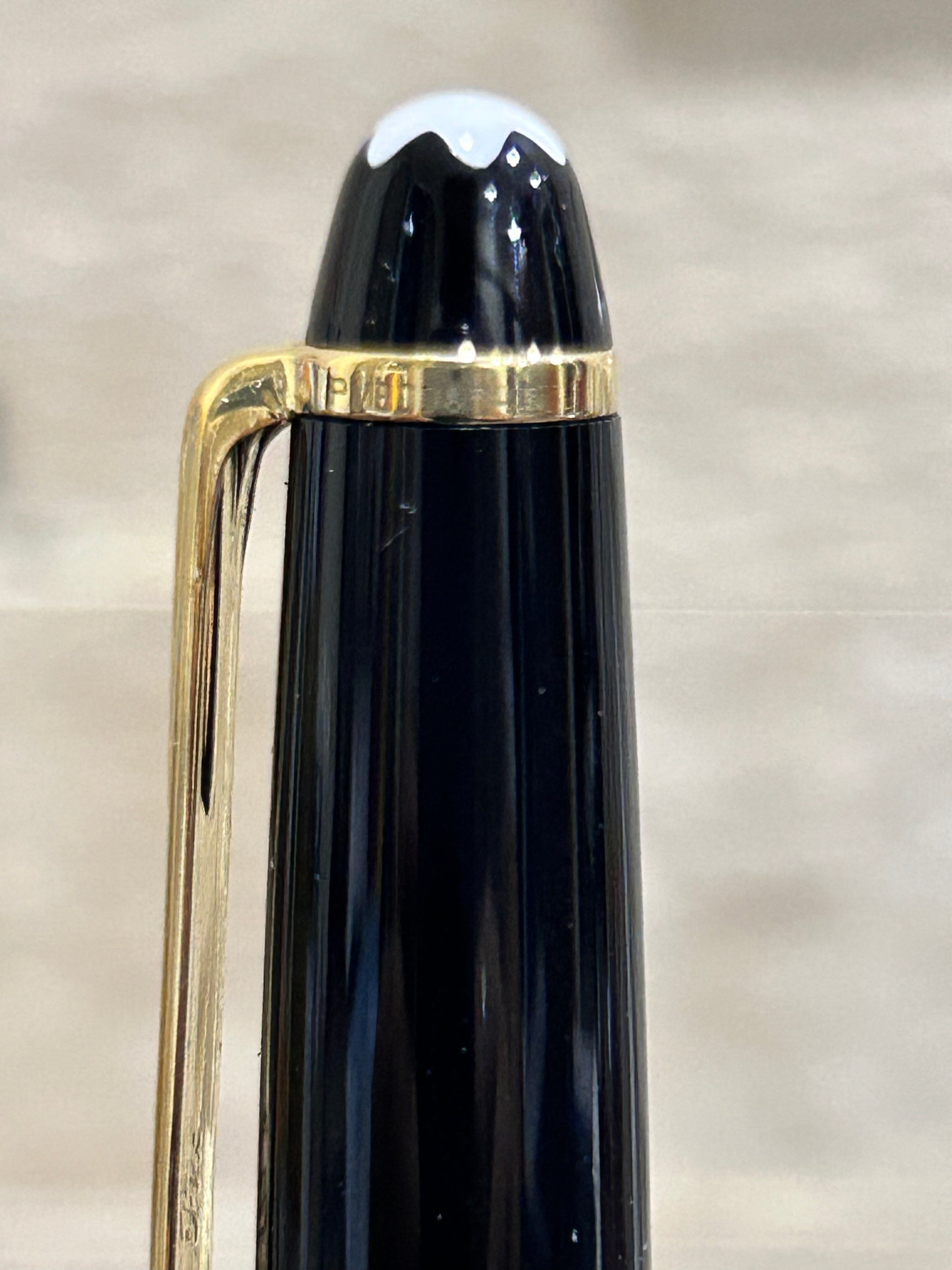 Montblanc 144 Fountain Pen 14k Gold Medium Nib Used – The Pen
