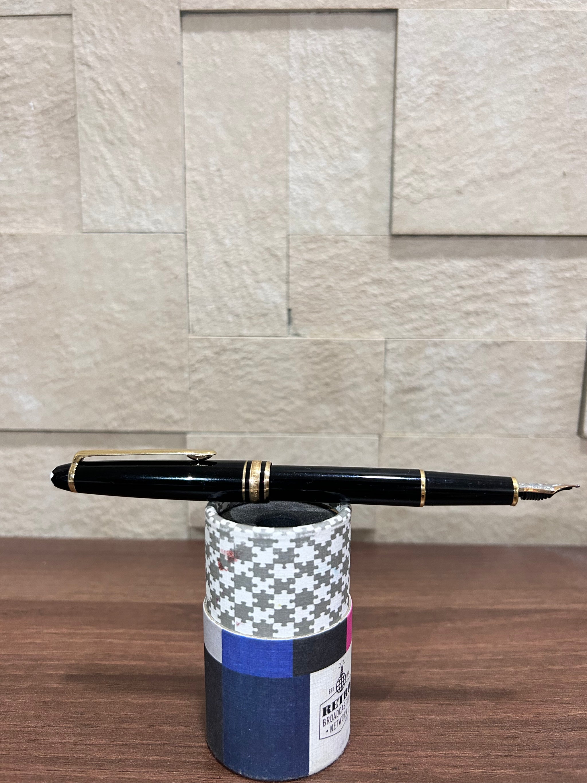 Montblanc 144 Fountain Pen - 14k Gold Medium Nib - Used